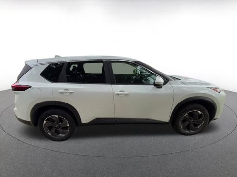 Used 2025 Nissan Rogue SV FWD image 16