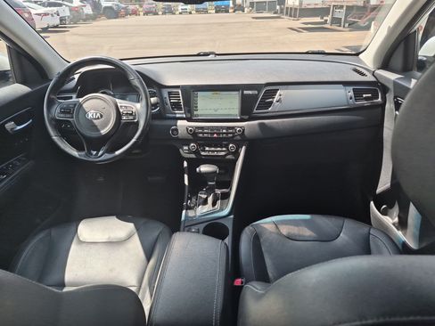 Used 2018 Kia Niro Touring FWD image 27