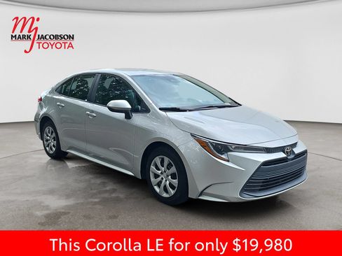 Used 2023 Toyota Corolla LE FWD image 5