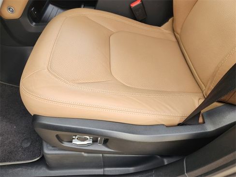 Used 2025 Land Rover Defender 130 X-Dynamic SE image 20