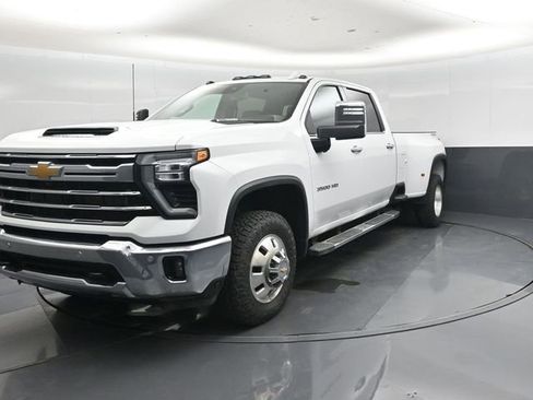 Used 2025 Chevrolet Silverado 3500 LTZ w/ LTZ Plus Package AWD/4WD image 8