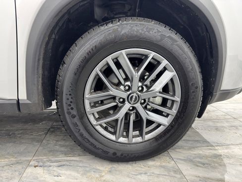 Used 2024 Nissan Rogue S image 10