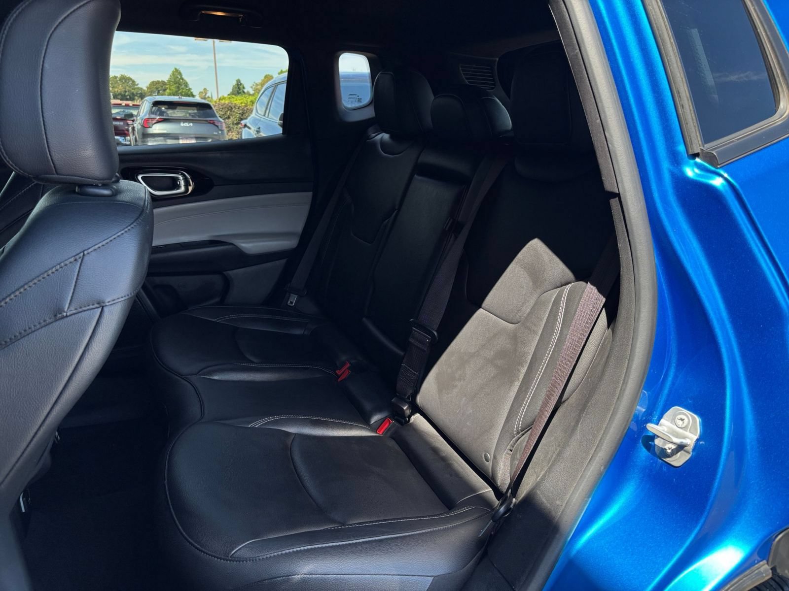 Used 2025 Jeep Compass Limited AWD/4WD image 37