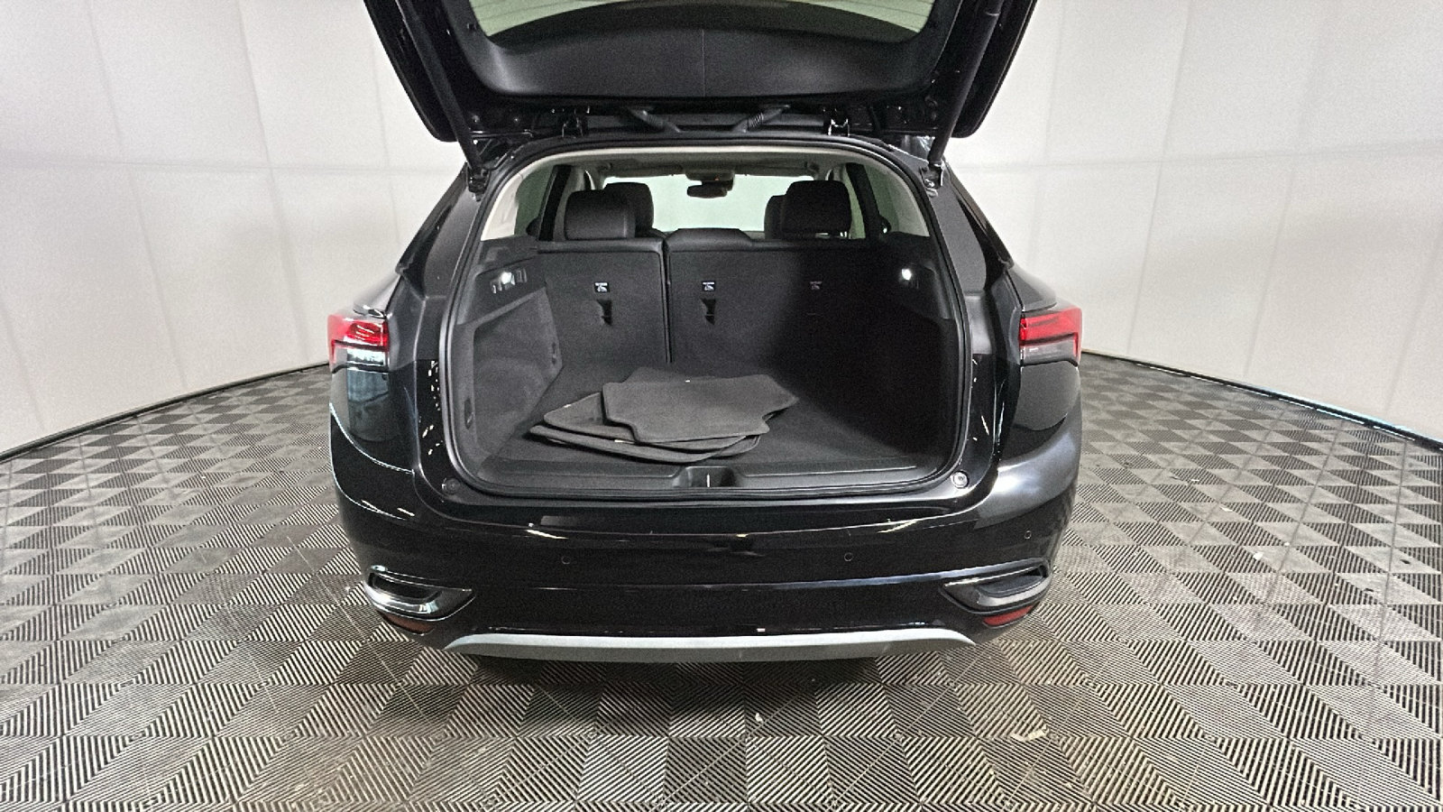 Used 2023 Buick Envision Essence w/ Sport Touring Package FWD image 34