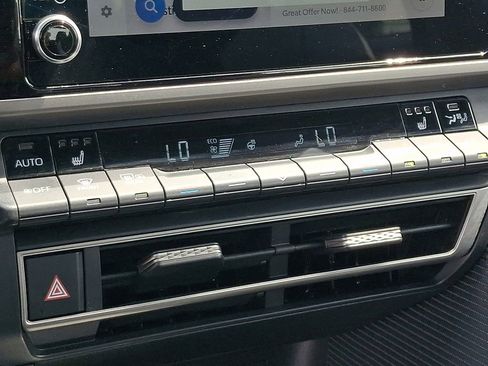 Used 2025 Toyota Camry SE w/ Convenience Package image 16