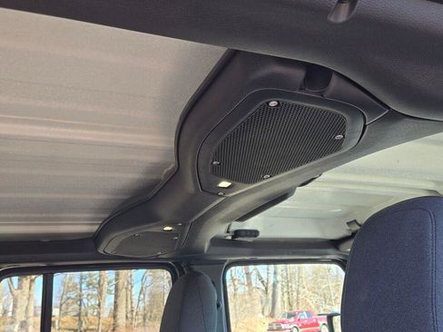 Used 2025 Jeep Wrangler Willys image 11