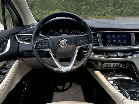 Used 2023 Buick Enclave Essence w/ Experience Buick Package FWD image 8