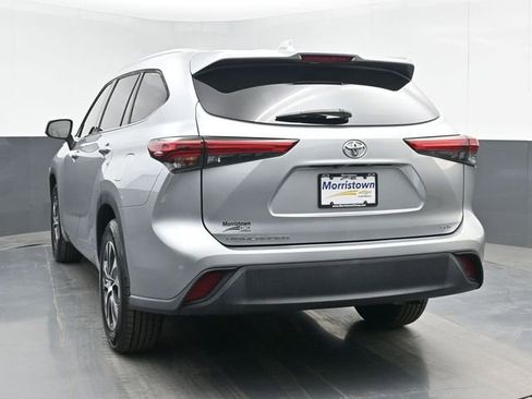 Used 2021 Toyota Highlander XLE FWD image 12