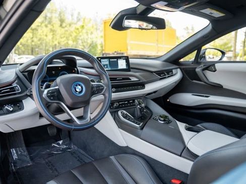 Used 2020 BMW i8 Coupe AWD/4WD image 29