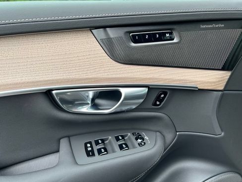 New 2026 Volvo XC90 B6 Plus w/ Protection Package Premier AWD/4WD image 11