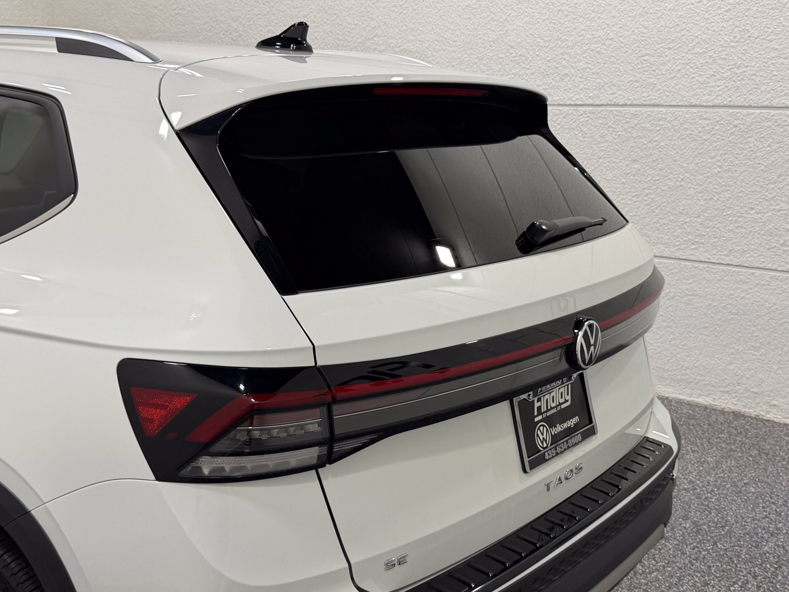 Certified 2025 Volkswagen Taos SE FWD image 16