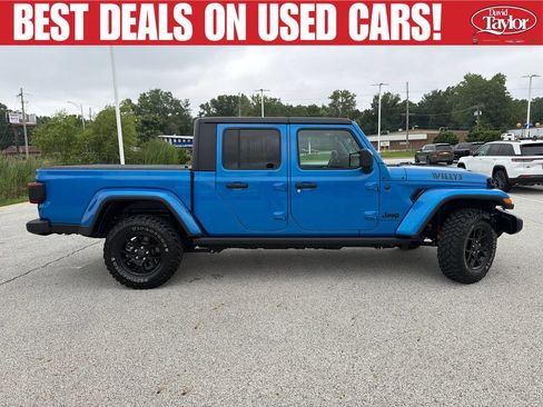 Used 2025 Jeep Gladiator Sport AWD/4WD image 2