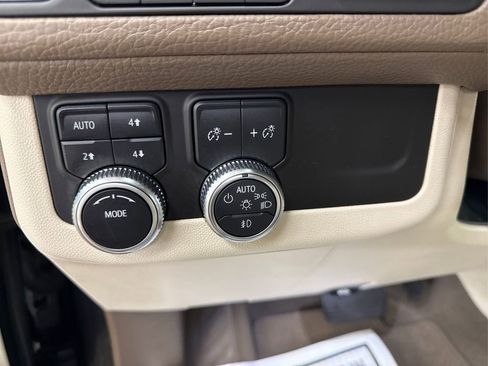 Used 2022 GMC Yukon Denali image 28