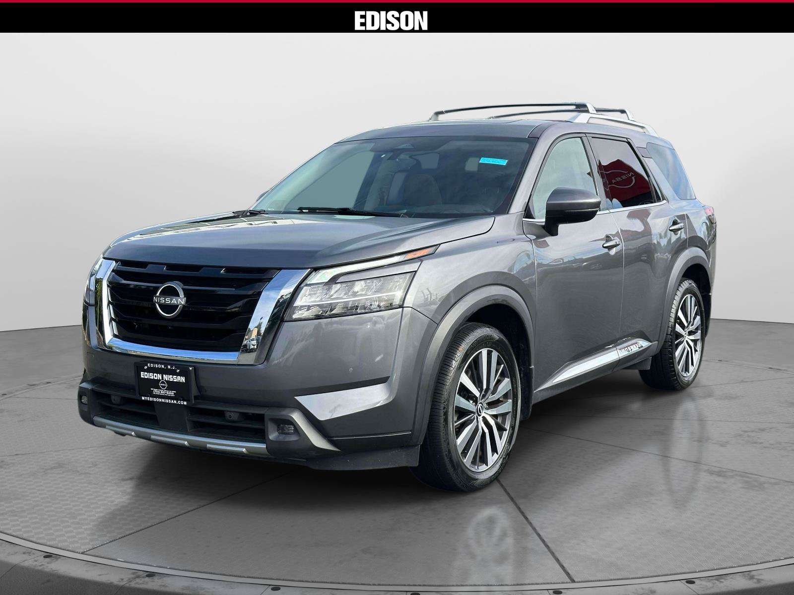 Used 2022 Nissan Pathfinder Platinum w/ Cargo Package AWD/4WD image 2