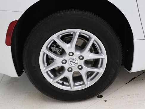 Used 2023 Chrysler Voyager LX image 9