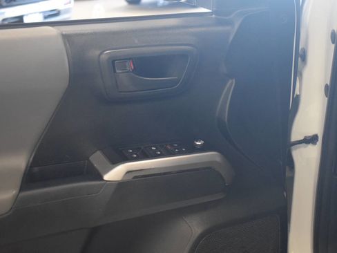 Used 2017 Toyota Tacoma SR5 image 45