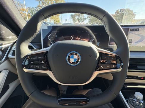 Used 2025 BMW i4 xDrive40i w/ Premium Package AWD/4WD image 17