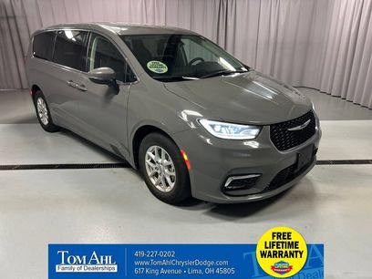 Used 2023 Chrysler Pacifica Touring-L