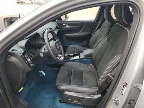 Used 2023 Volvo XC40 Recharge Ultimate w/ Protection Package Premier AWD/4WD image 5