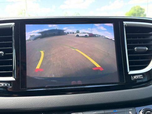 Used 2023 Chrysler Pacifica Touring-L FWD image 36