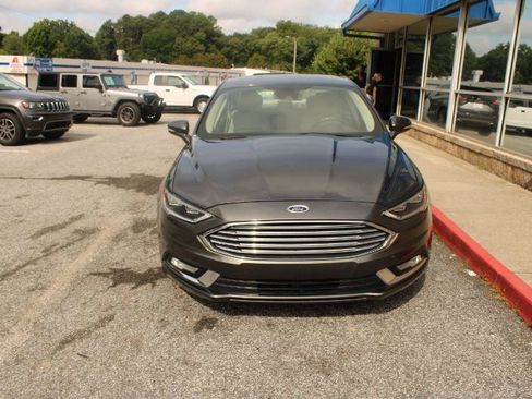 Used 2017 Ford Fusion SE w/ Equipment Group 602A FWD image 2