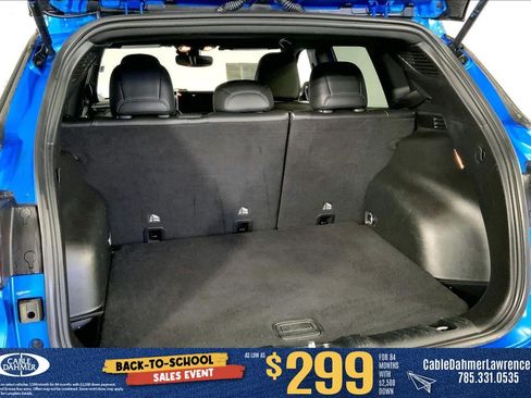 Used 2025 Jeep Compass Trailhawk w/ Trailer Tow Group AWD/4WD image 30