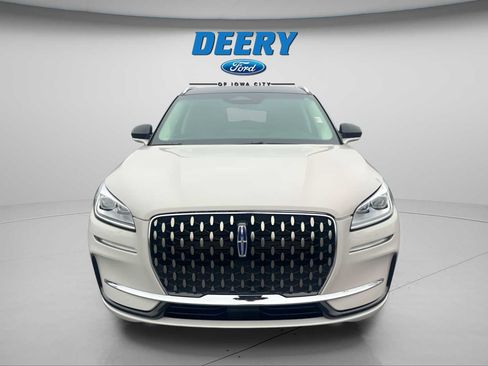 Used 2024 Lincoln Corsair Grand Touring image 3