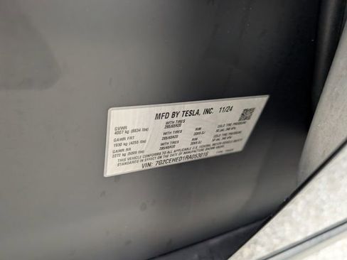 Used 2024 Tesla Cybertruck AWD Crew Cab image 16