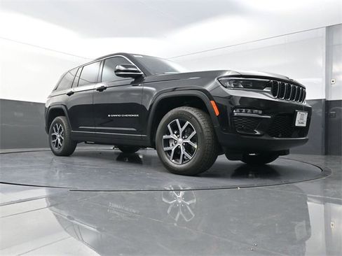 New 2025 Jeep Grand Cherokee Limited w/ Luxury Tech Group II image 17