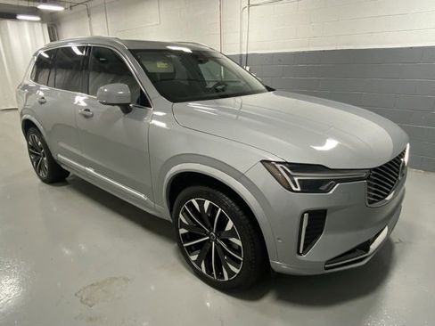 Certified 2025 Volvo XC90 B6 Plus image 4