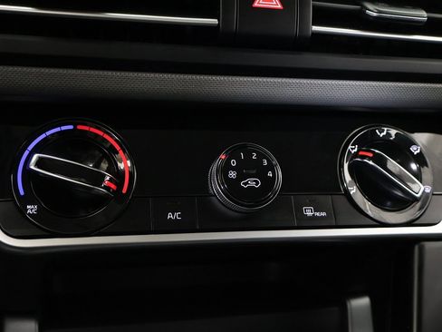 Used 2023 Kia Seltos LX image 42