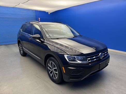 Used 2020 Volkswagen Tiguan SE image 2