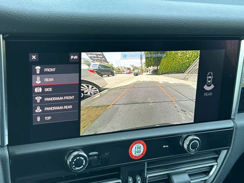 Certified 2025 Porsche Macan AWD/4WD image 22