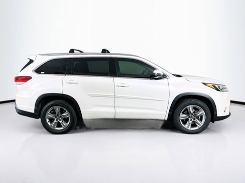 Used 2019 Toyota Highlander Limited FWD image 10