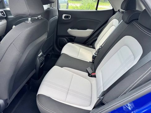 Used 2025 Hyundai Venue SEL FWD image 22