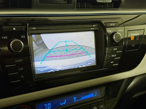 Used 2015 Toyota Corolla LE image 11