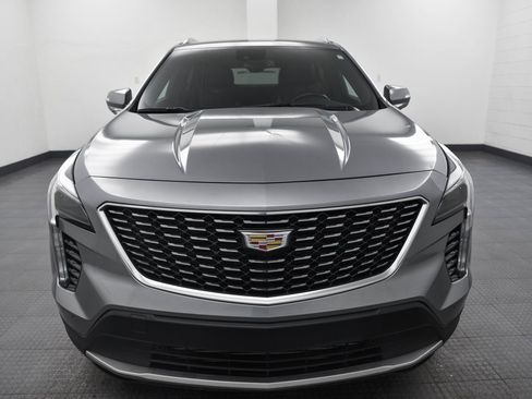 Used 2023 Cadillac XT4 Premium Luxury image 2
