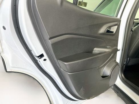 Used 2025 Chevrolet Trax LT FWD image 24