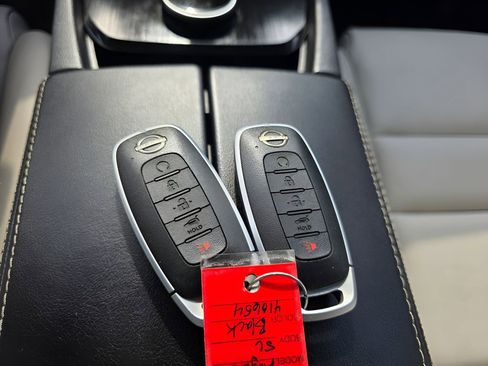 Used 2025 Nissan Rogue SL w/ Tech Package image 28