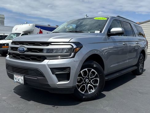Used 2024 Ford Expedition Max XLT RWD image 2