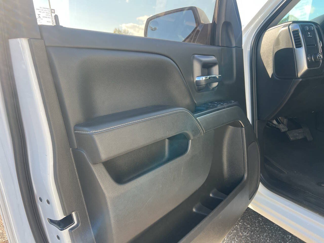 Used 2018 Chevrolet Silverado 1500 LT w/ Texas Edition RWD image 9