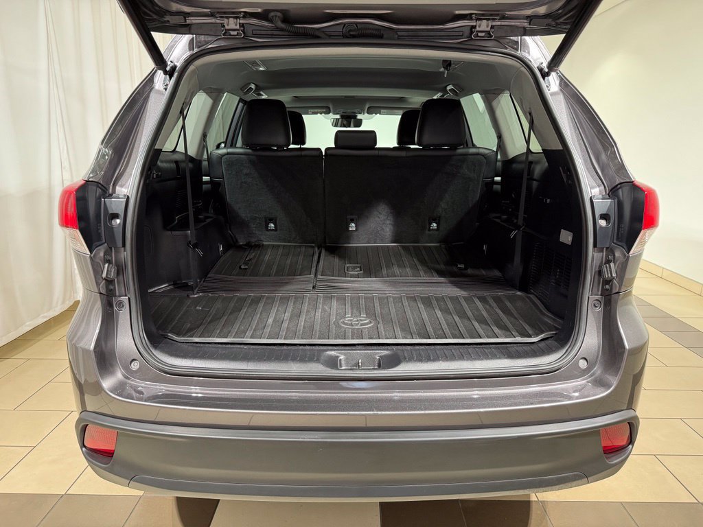 Used 2019 Toyota Highlander XLE AWD/4WD image 12