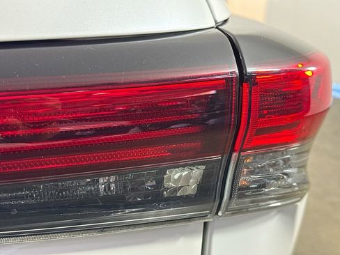 Used 2020 Toyota Highlander Limited image 33