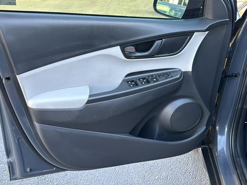 Used 2023 Hyundai Kona SEL image 11