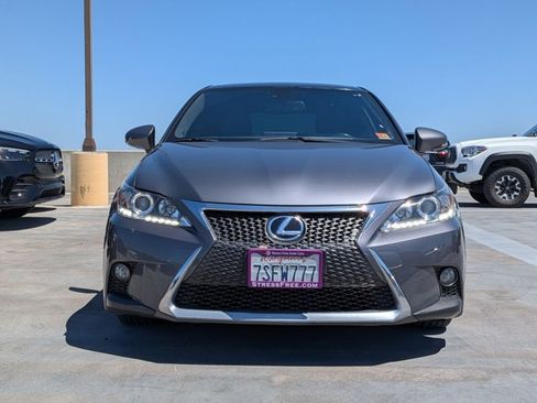 Used 2016 Lexus CT 200h w/ Navigation Package FWD image 2