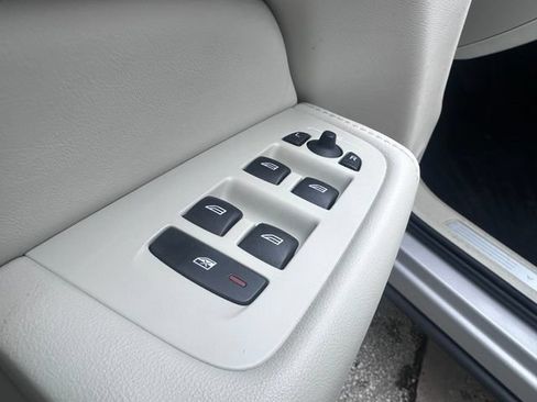 Certified 2024 Volvo XC60 B5 Core AWD/4WD image 19