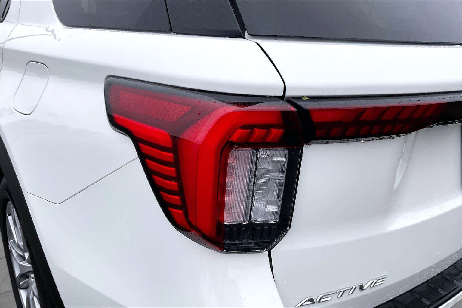Used 2025 Ford Explorer Active w/ Active Comfort Package AWD/4WD image 28