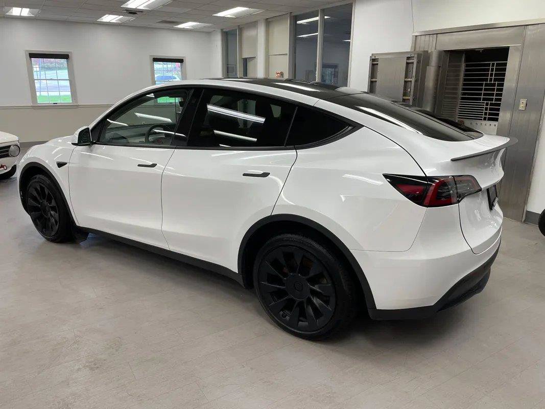Used 2023 Tesla Model Y AWD image 36