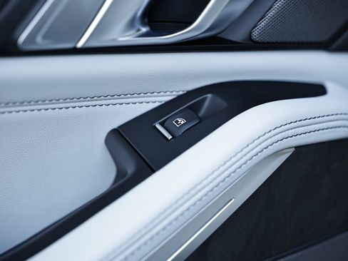 New 2026 BMW X5 xDrive40i w/ Climate Comfort Package image 25