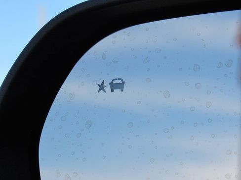 Used 2025 Chevrolet Equinox LT w/ Safety and Technology Package image 18